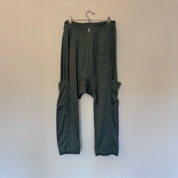 FP Movement Size Medium The Right Path Pants in Frosted Pine Green - Picture 7 of 9